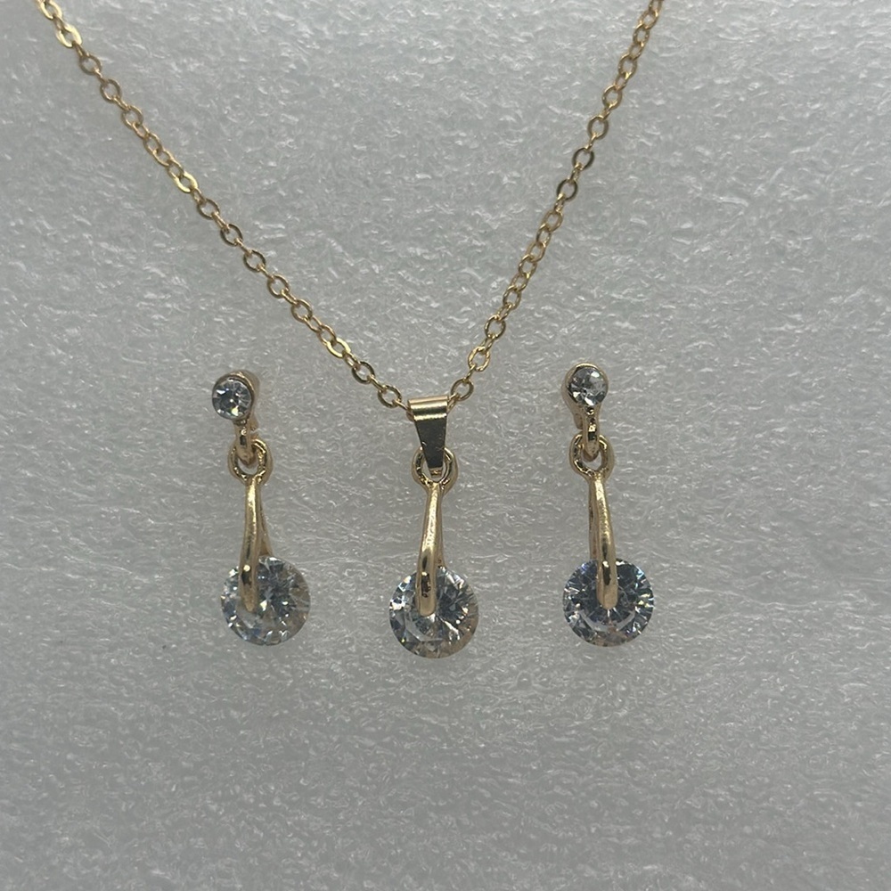 Minimalist:Elegant Gold-Tone Necklace and Earrings Set with Cubic Zirconia